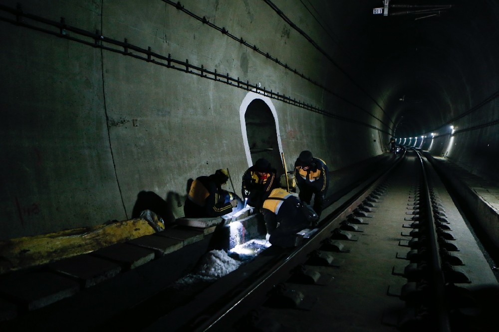 北大镇铁路运营隧道病害现状